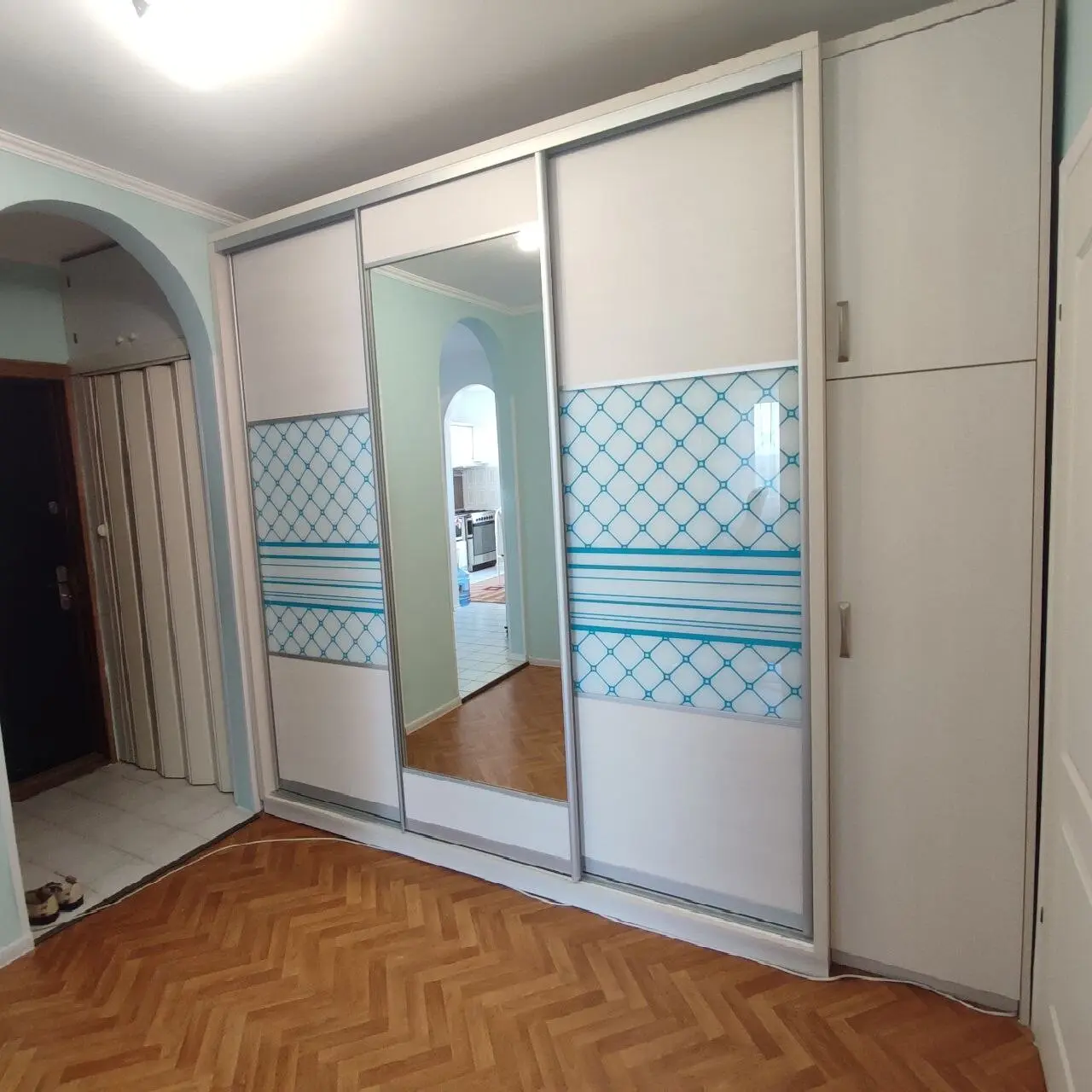 Фото Зняти 3 кімнатну квартиру, Прирічна вул. 29 Київ в довгострокову оренду, ціна: 24000 грн, код 1841