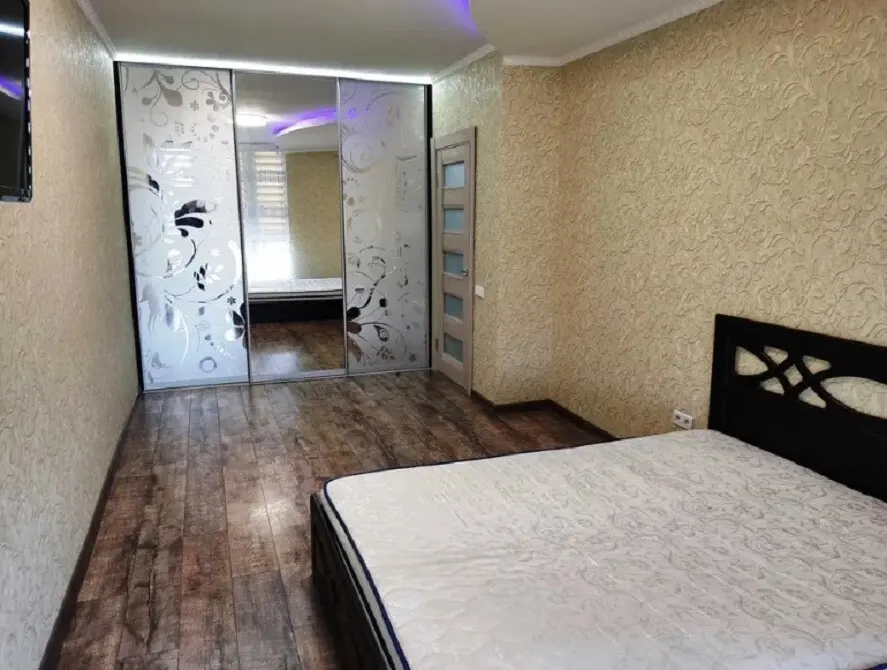 Фото Rent a 1-room apartment, Svitla Street 3 Kyiv for long-term rent, price: 15000 грн, code 1868