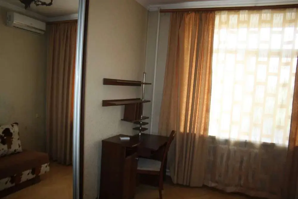 Фото Продаю 2 кімнатну квартиру, 49 кв. м, Дружби Народів бульв. 18/7 Київ, ціна: 90000 $, код 1895
