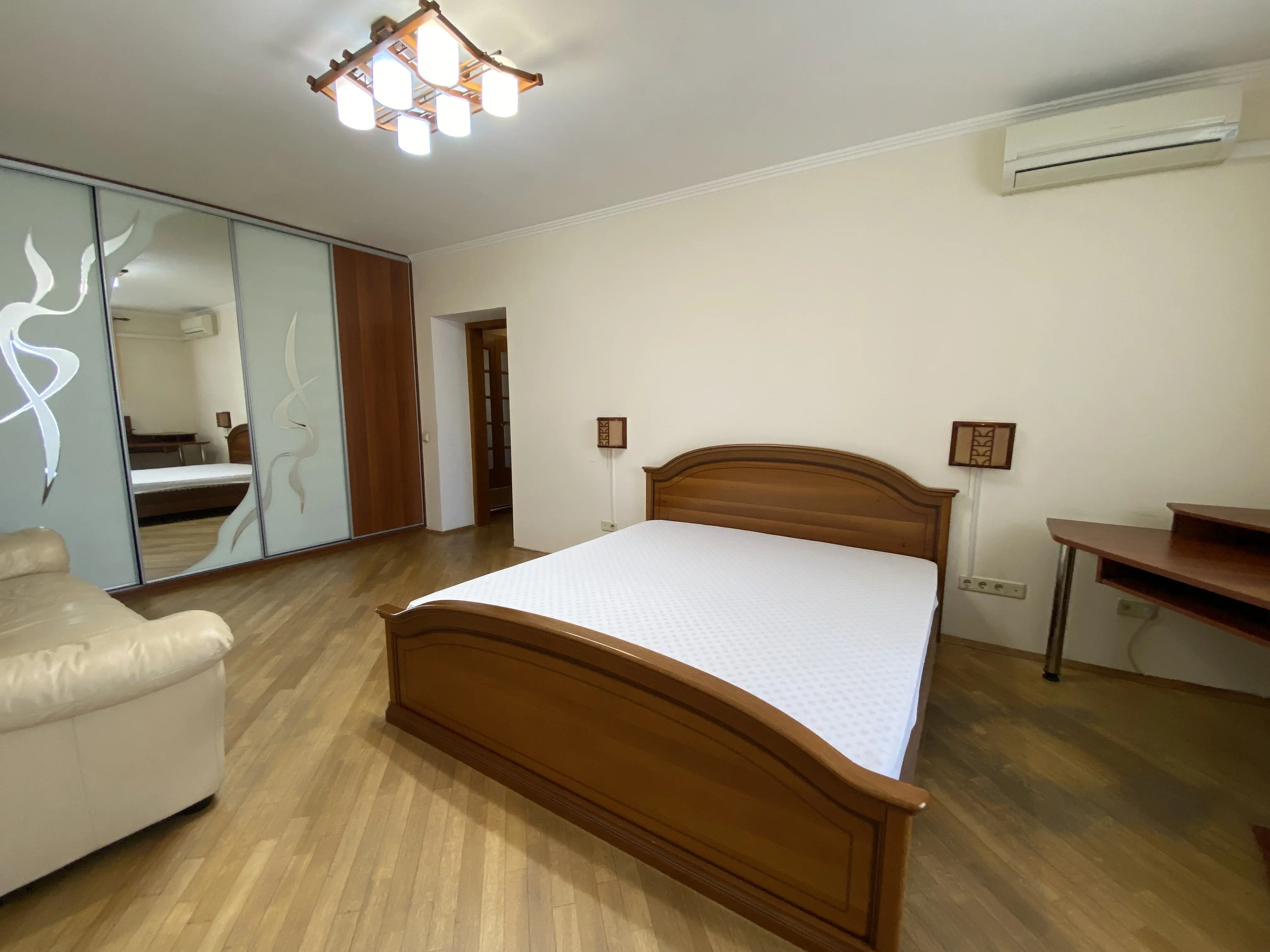 Фото Selling a 2-room apartment, 79 sq.m., Sribnokilska Street 24 Kyiv, price: 120000 $, code 1909