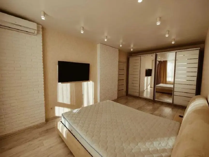 Фото Rent a 1-room apartment, Dragomanova Street 8 Kyiv for long-term rent, price: 21500 грн, code 1929