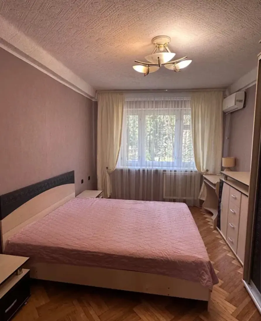 Фото Продаю 2-комнатную квартиру, 46 кв. м, Литвиненко-Вольгемут ул. 1б Киев, цена: 66000 $, код 1936