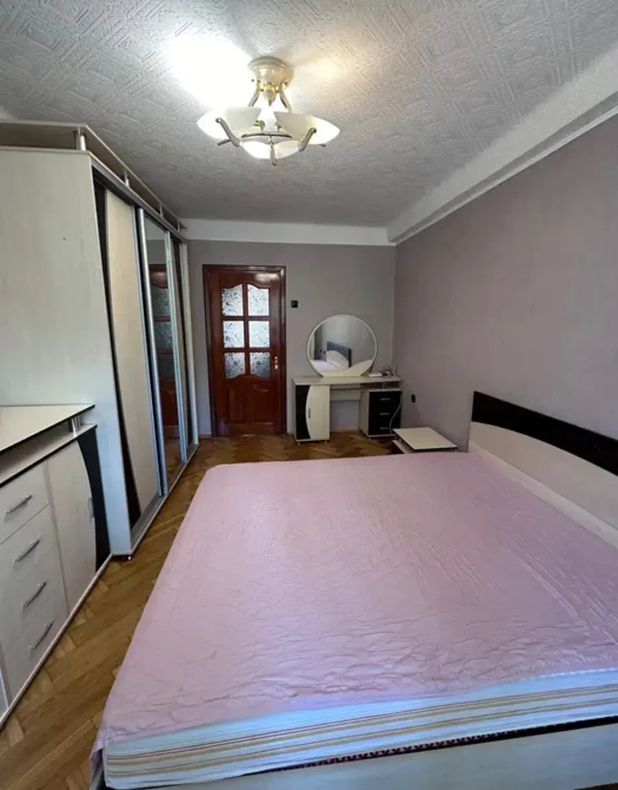 Фото Продаю 2-комнатную квартиру, 46 кв. м, Литвиненко-Вольгемут ул. 1б Киев, цена: 66000 $, код 1936