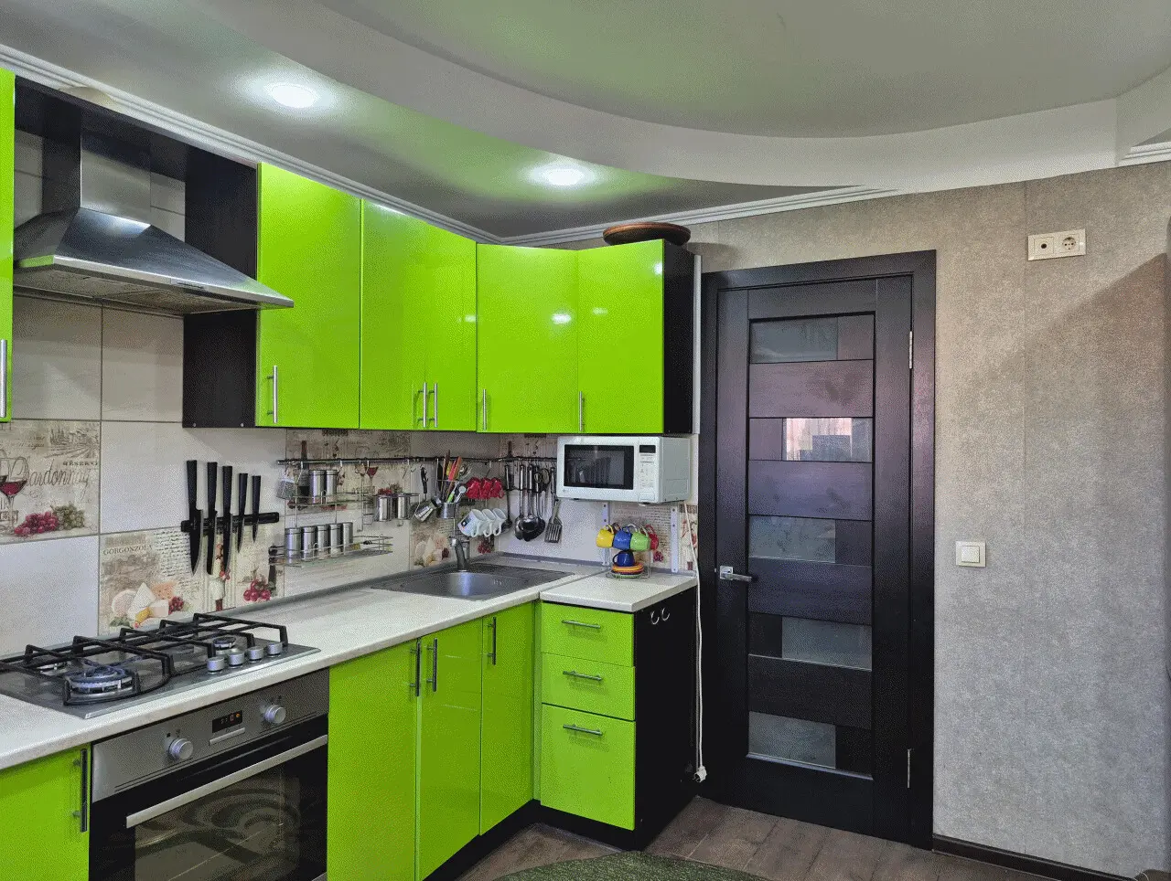 Фото Selling a 1-room apartment, 40 sq.m., Yuriia Kondratiuka Street 4Б Kyiv, price: 45000 $, code 1940
