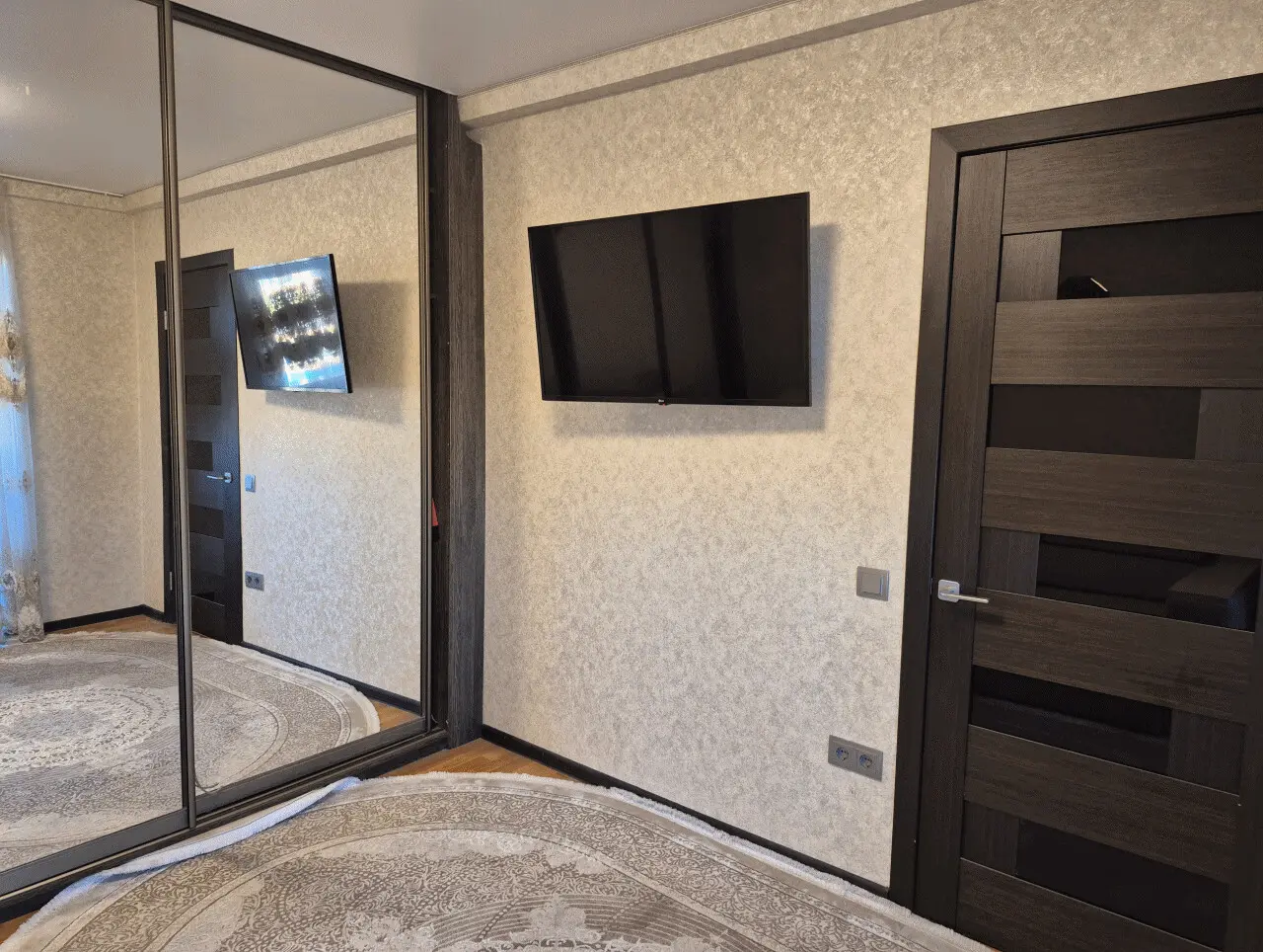 Фото Selling a 1-room apartment, 40 sq.m., Yuriia Kondratiuka Street 4Б Kyiv, price: 45000 $, code 1940