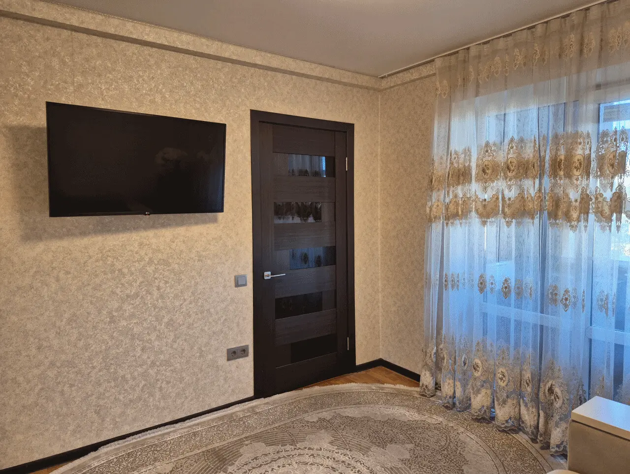 Фото Selling a 1-room apartment, 40 sq.m., Yuriia Kondratiuka Street 4Б Kyiv, price: 45000 $, code 1940