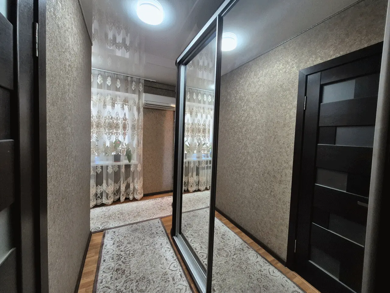 Фото Selling a 1-room apartment, 40 sq.m., Yuriia Kondratiuka Street 4Б Kyiv, price: 45000 $, code 1940