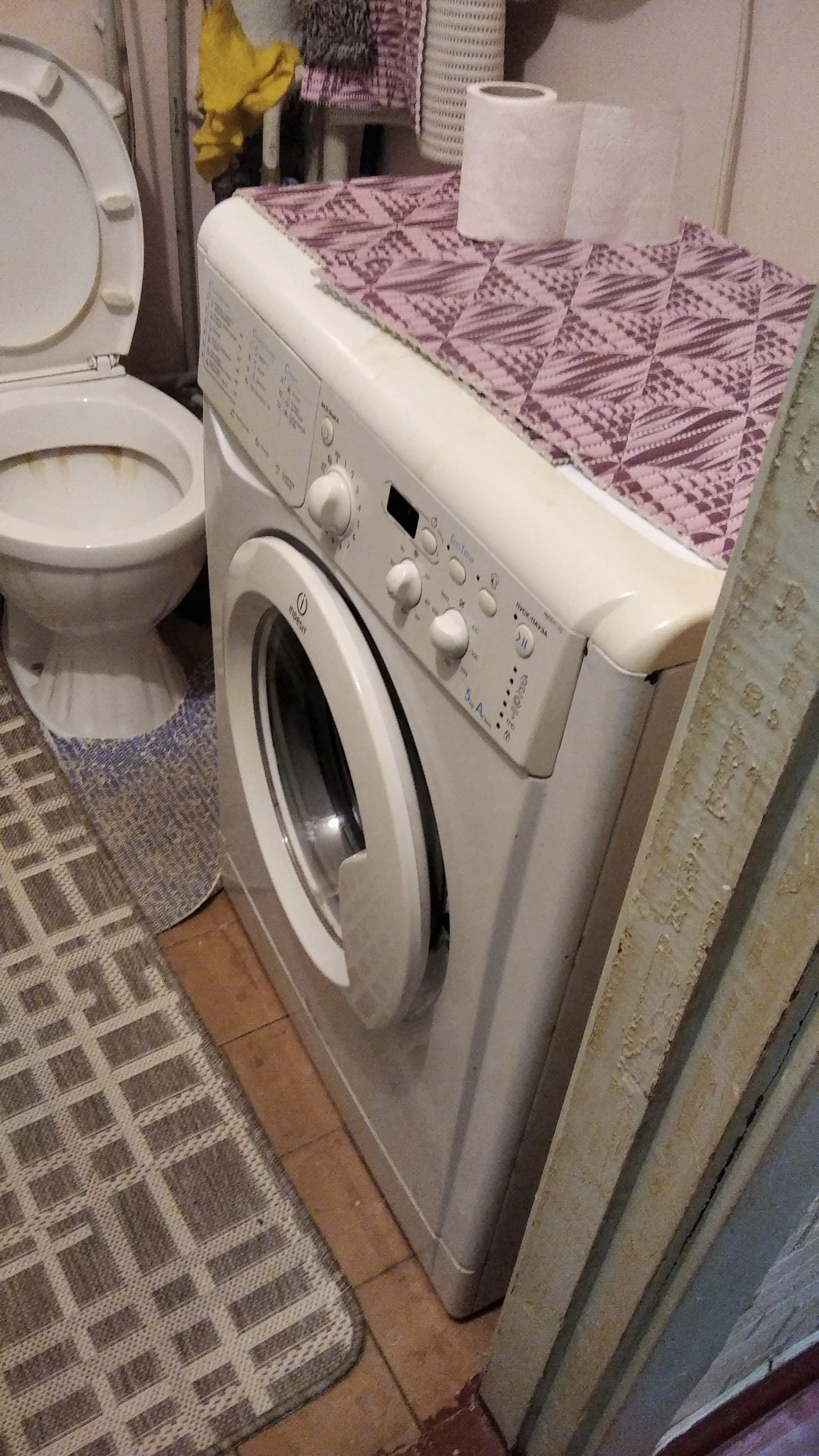 Фото Продаю 1 кімнатну квартиру, 37 кв. м, Симиренка вул. 2б Київ, ціна: 1658800 UAH, код 1960
