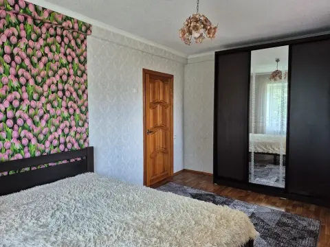 Фото Зняти 3 кімнатну квартиру, Ореста Левицького вул. (Академіка Курчатова) 4 Київ в довгострокову оренду, ціна: 15000 грн, код 1977