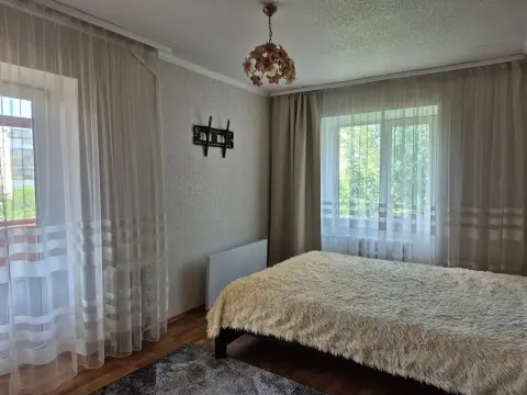 Фото Зняти 3 кімнатну квартиру, Ореста Левицького вул. (Академіка Курчатова) 4 Київ в довгострокову оренду, ціна: 15000 грн, код 1977