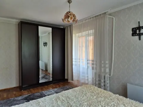 Фото Зняти 3 кімнатну квартиру, Ореста Левицького вул. (Академіка Курчатова) 4 Київ в довгострокову оренду, ціна: 15000 грн, код 1977