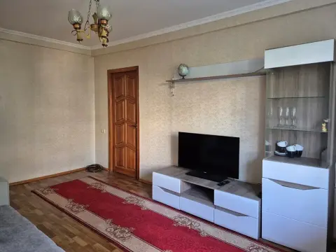 Фото Зняти 3 кімнатну квартиру, Ореста Левицького вул. (Академіка Курчатова) 4 Київ в довгострокову оренду, ціна: 15000 грн, код 1977