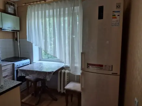 Фото Зняти 3 кімнатну квартиру, Ореста Левицького вул. (Академіка Курчатова) 4 Київ в довгострокову оренду, ціна: 15000 грн, код 1977