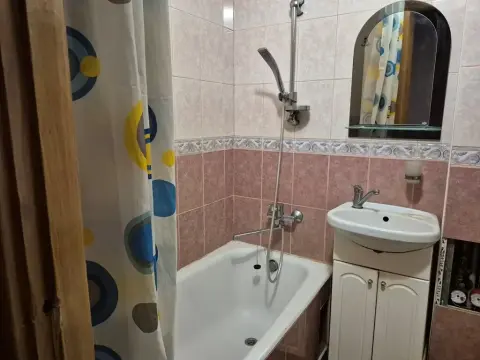 Фото Зняти 3 кімнатну квартиру, Ореста Левицького вул. (Академіка Курчатова) 4 Київ в довгострокову оренду, ціна: 15000 грн, код 1977