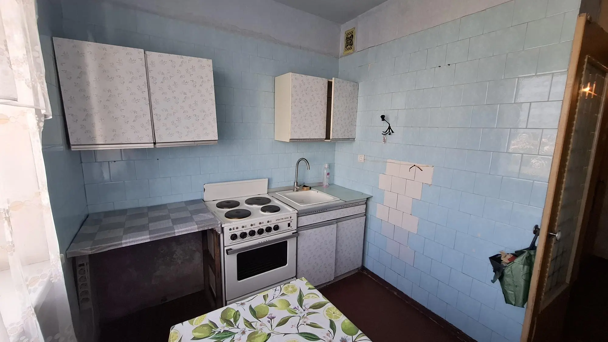 Фото Selling a 2-room apartment, 50 sq.m., Borzenka Street 3 Kharkiv, price: 24000 $, code 2009
