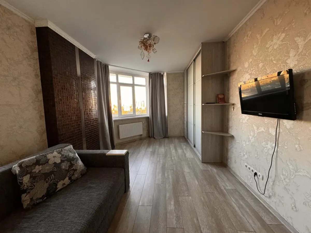 Фото Selling a 1-room apartment, 43 sq.m., Feodosiiska Street 1а Kyiv, price: 83000 $, code 2036