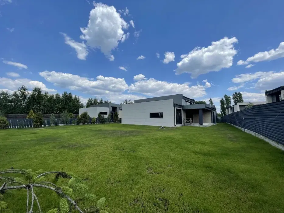 Фото Продаю будинок, 232 кв. м, Центральна вул.  Київ, ціна: 305000 $, код 2079