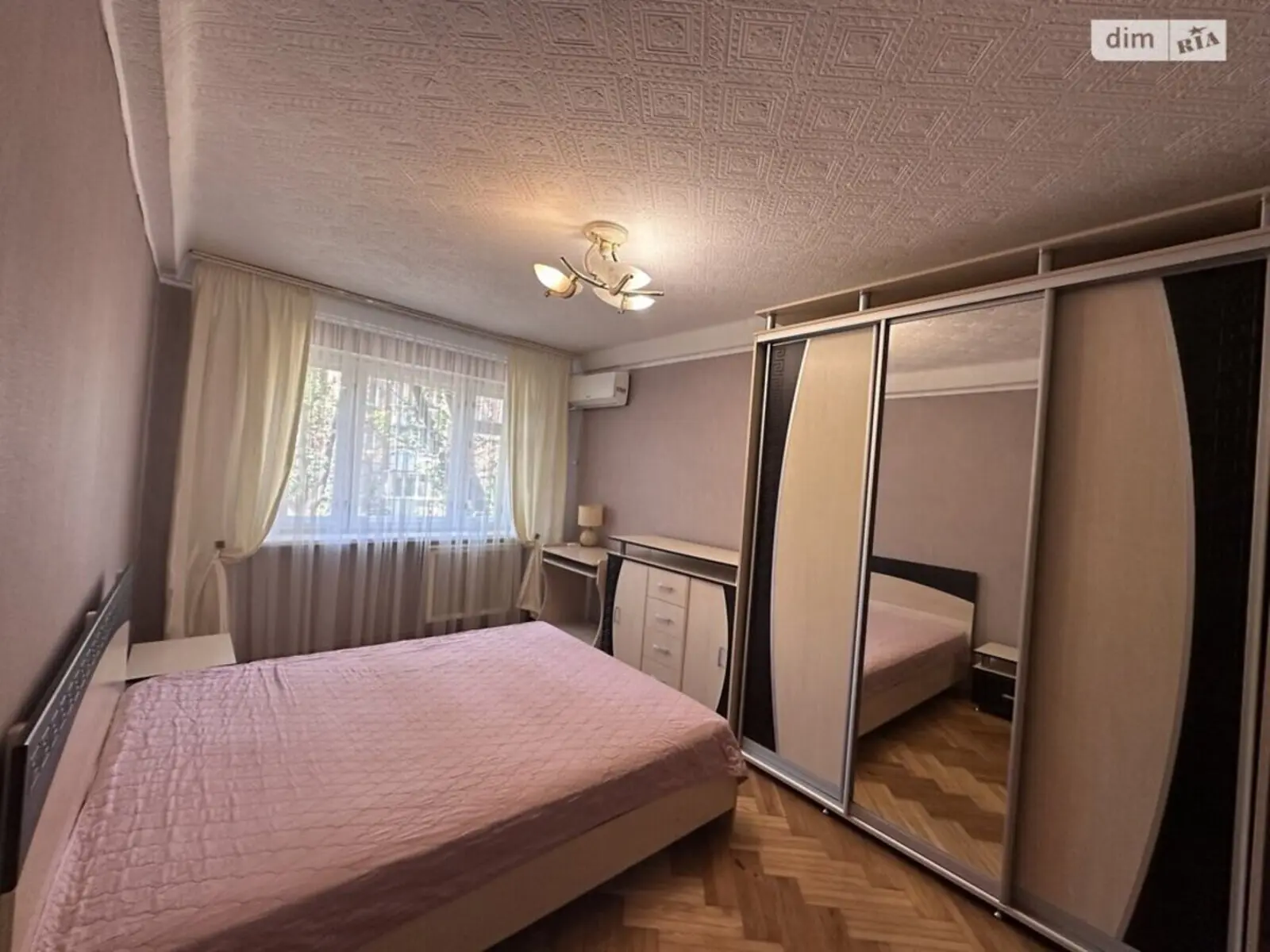 Фото Продаю 2-комнатную квартиру, 46 кв. м, Литвиненко-Вольгемут ул. 1б Киев, цена: 63000 $, код 2089