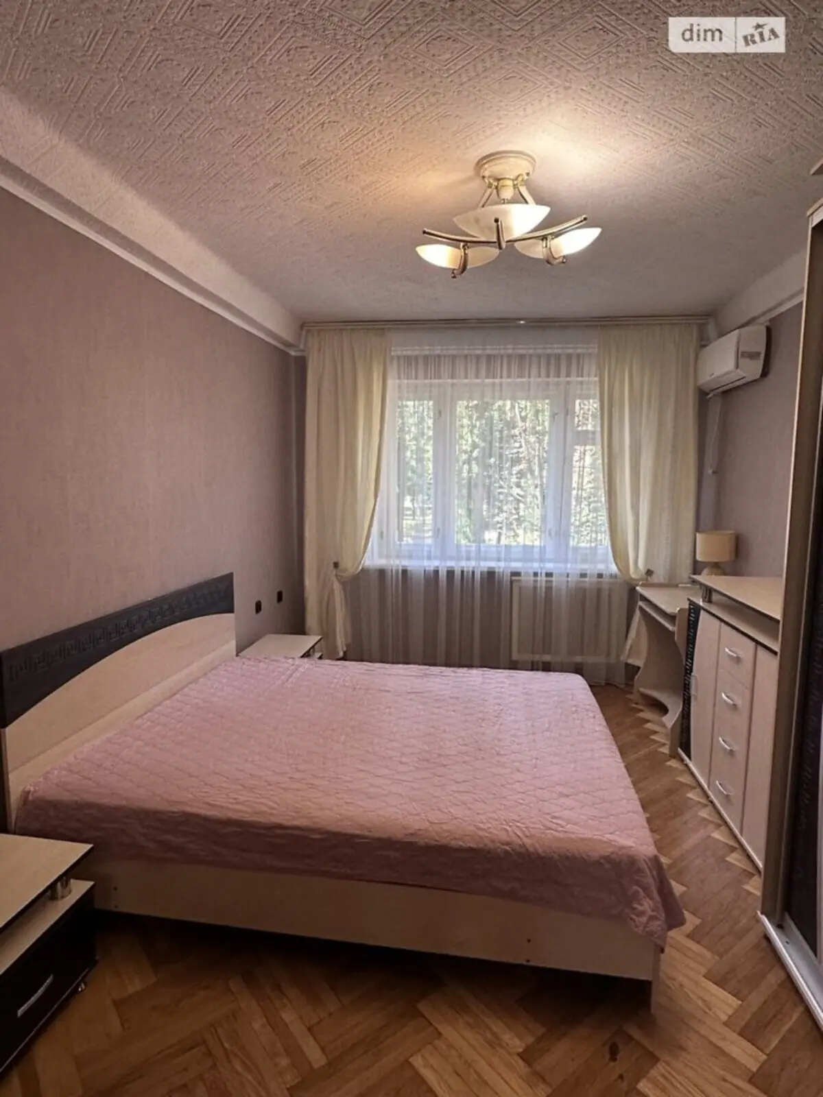 Фото Продаю 2-комнатную квартиру, 46 кв. м, Литвиненко-Вольгемут ул. 1б Киев, цена: 63000 $, код 2089