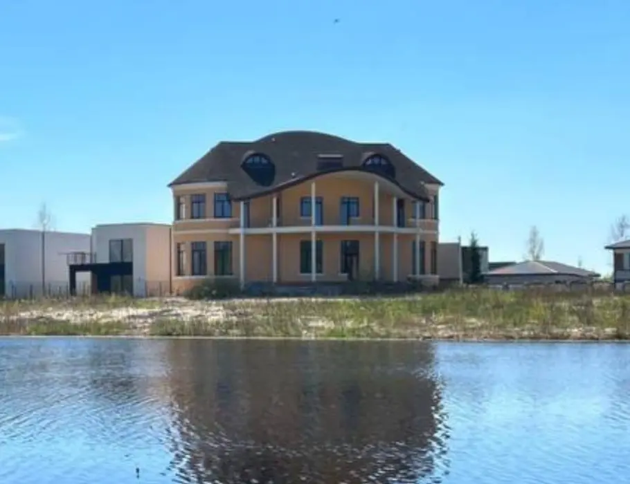 Фото Продаю будинок, 800 кв. м, Центральна вул.  Київ, ціна: 250000 $, код 2109