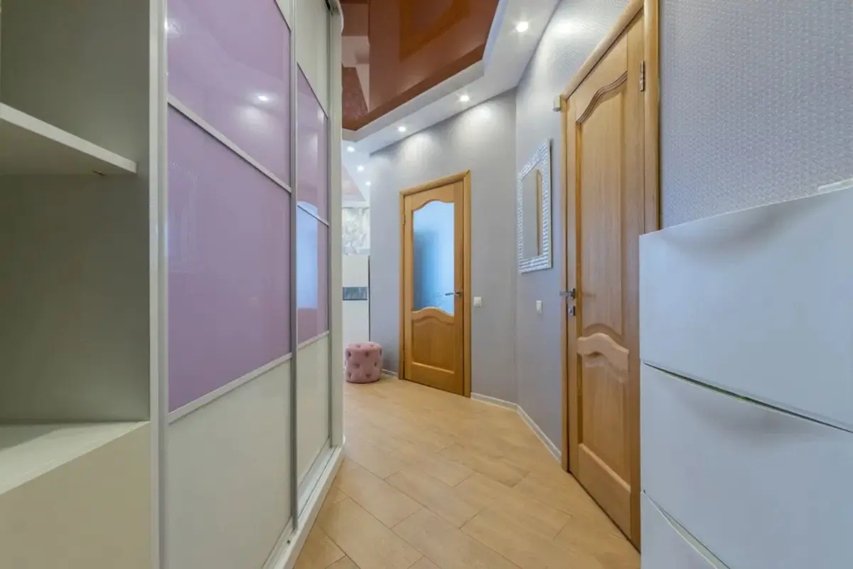 Фото Selling a 2-room apartment, 48 sq.m., Dmytra Lutsenka Street (Yuriia Smolycha Street)  Kyiv, price: 110000 €, code 2145