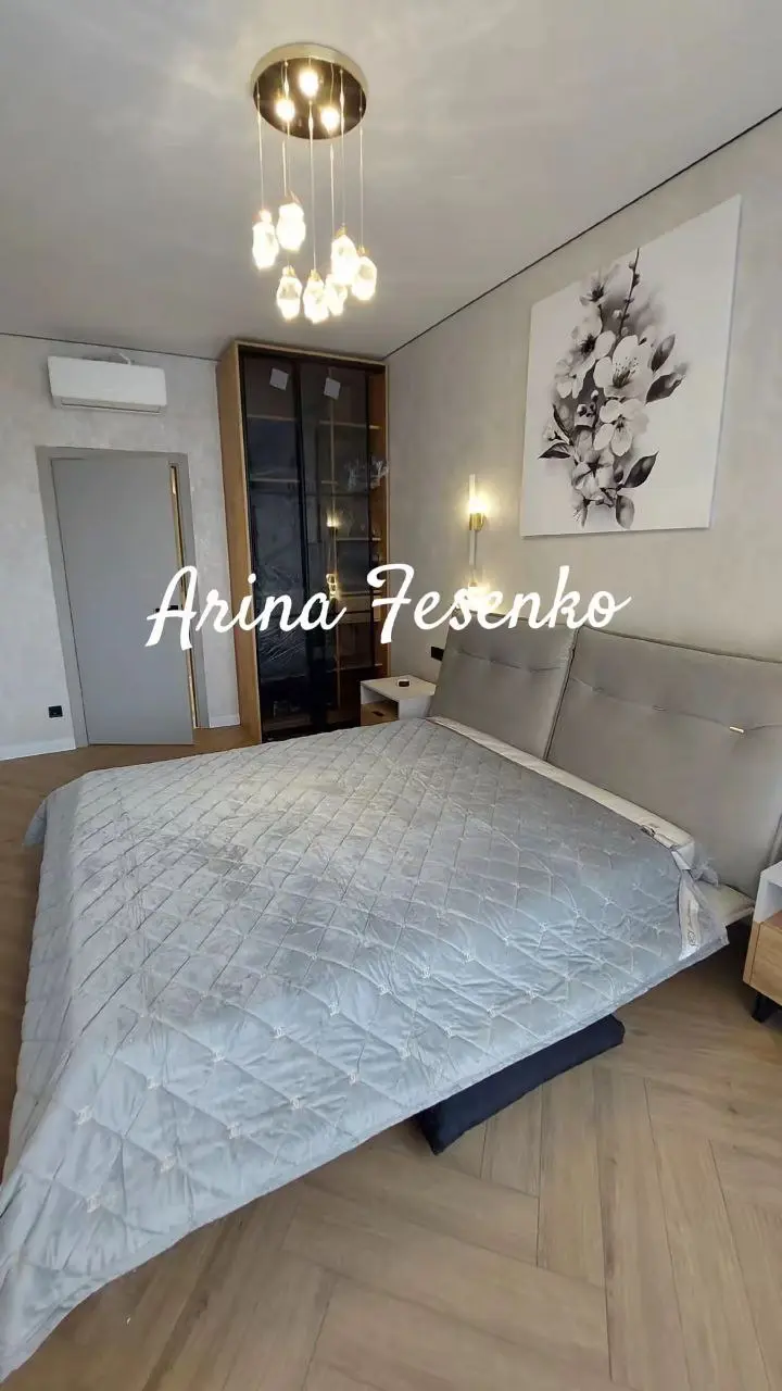 Фото Selling a 2-room apartment, 182 sq.m., Akademika Filatova Street 1 Odesa, price: 130000 $, code 2235