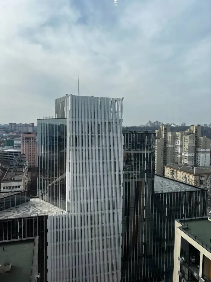 Фото Снять 3-комнатную квартиру, Джона Маккейна ул. (Ивана Кудри) 1б Киев в долгосрочную аренду, цена: 2500 EUR, код 2265