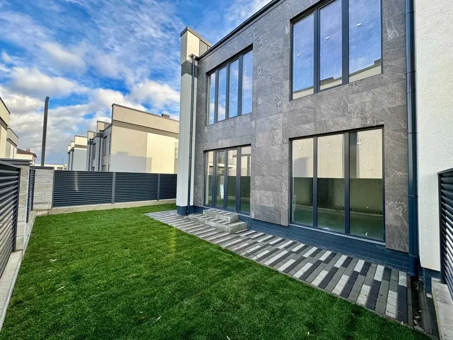 Фото Продаю дом, 130 кв. м, Центральная ул.  Киев, цена: 185000 $, код 2328
