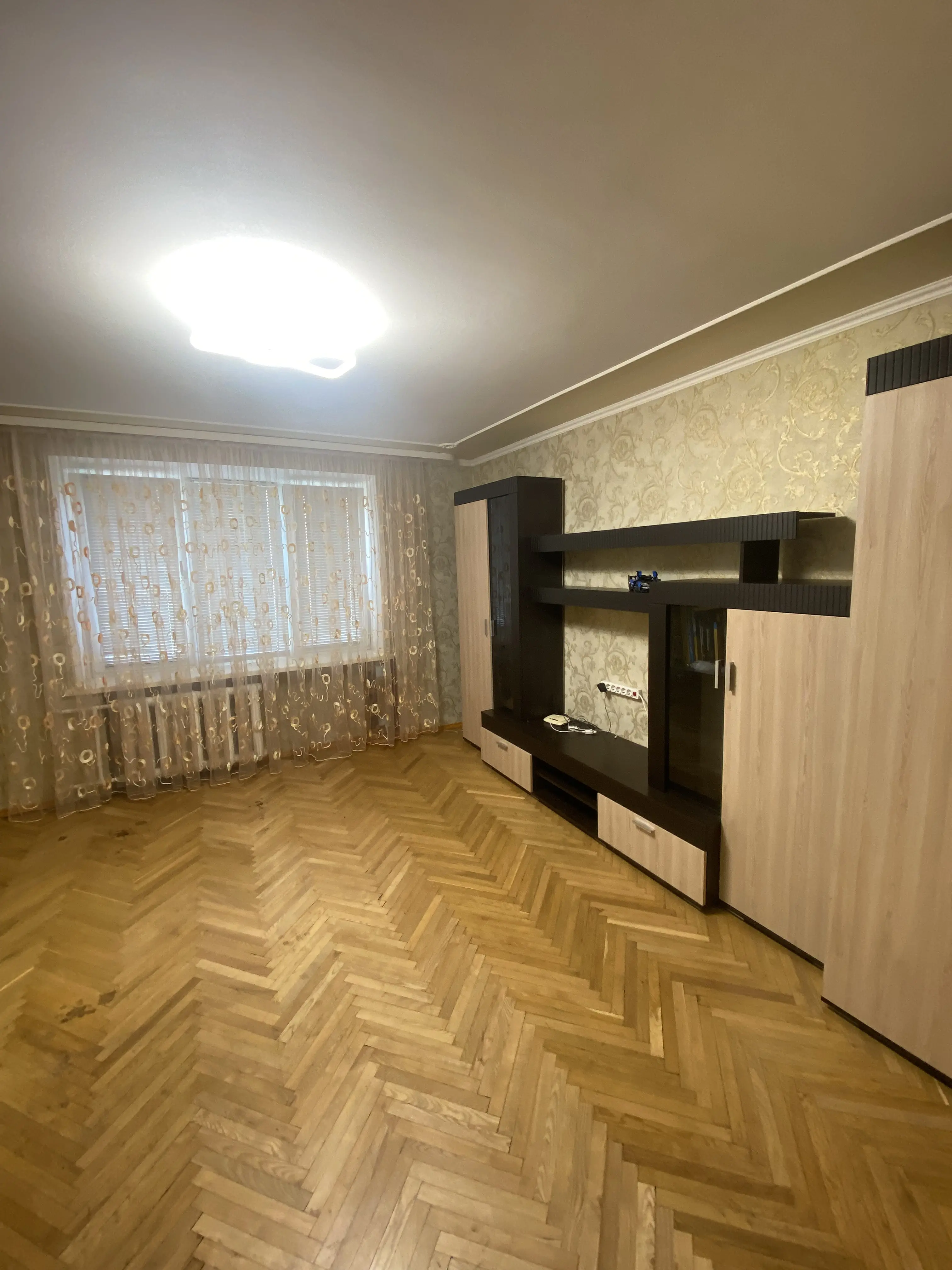 Фото Зняти 2 кімнатну квартиру, Олексіївська вул. 11 Київ в довгострокову оренду, ціна: 15000 UAH, код 2378