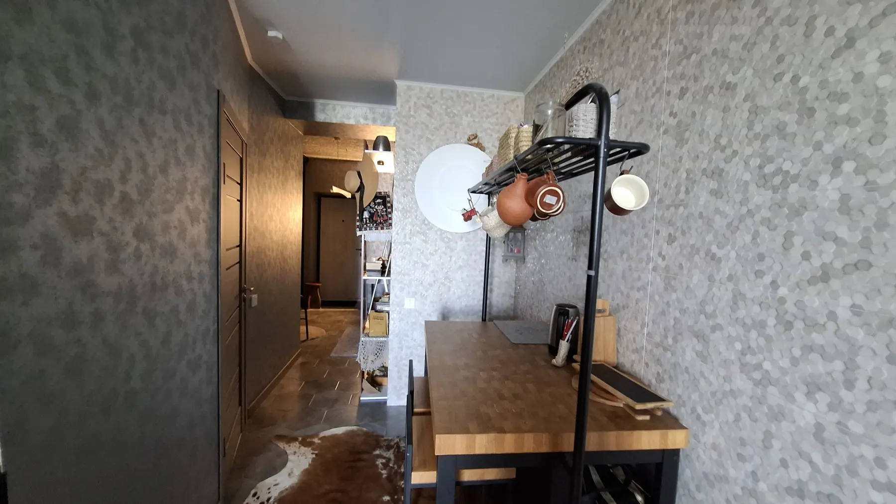 Фото Selling a 1-room apartment, 51 sq.m., Molochna Street (Kirova Street) 30 Kharkiv, price: 68000 $, code 2394