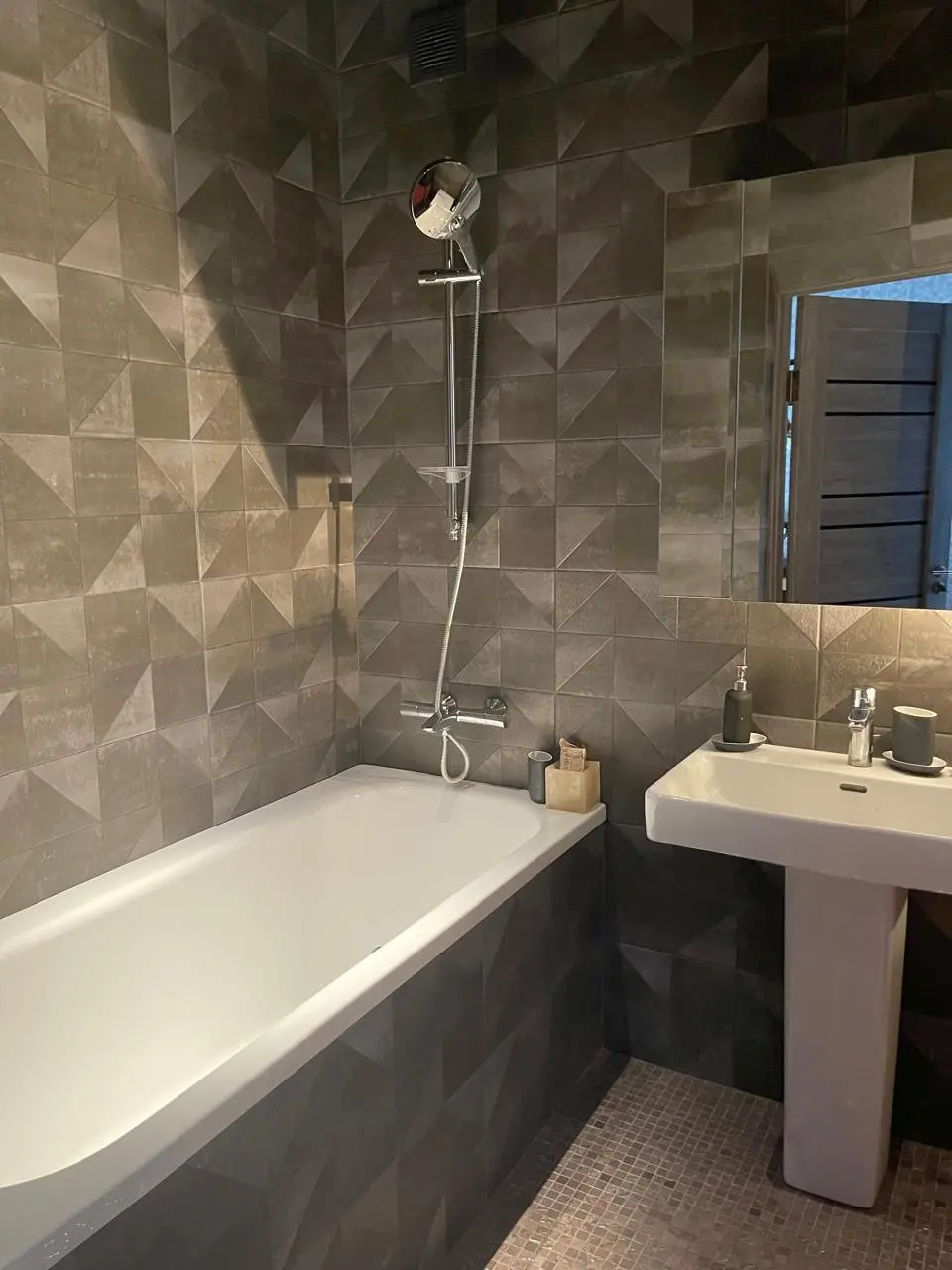 Фото Selling a 1-room apartment, 51 sq.m., Molochna Street (Kirova Street) 30 Kharkiv, price: 68000 $, code 2394