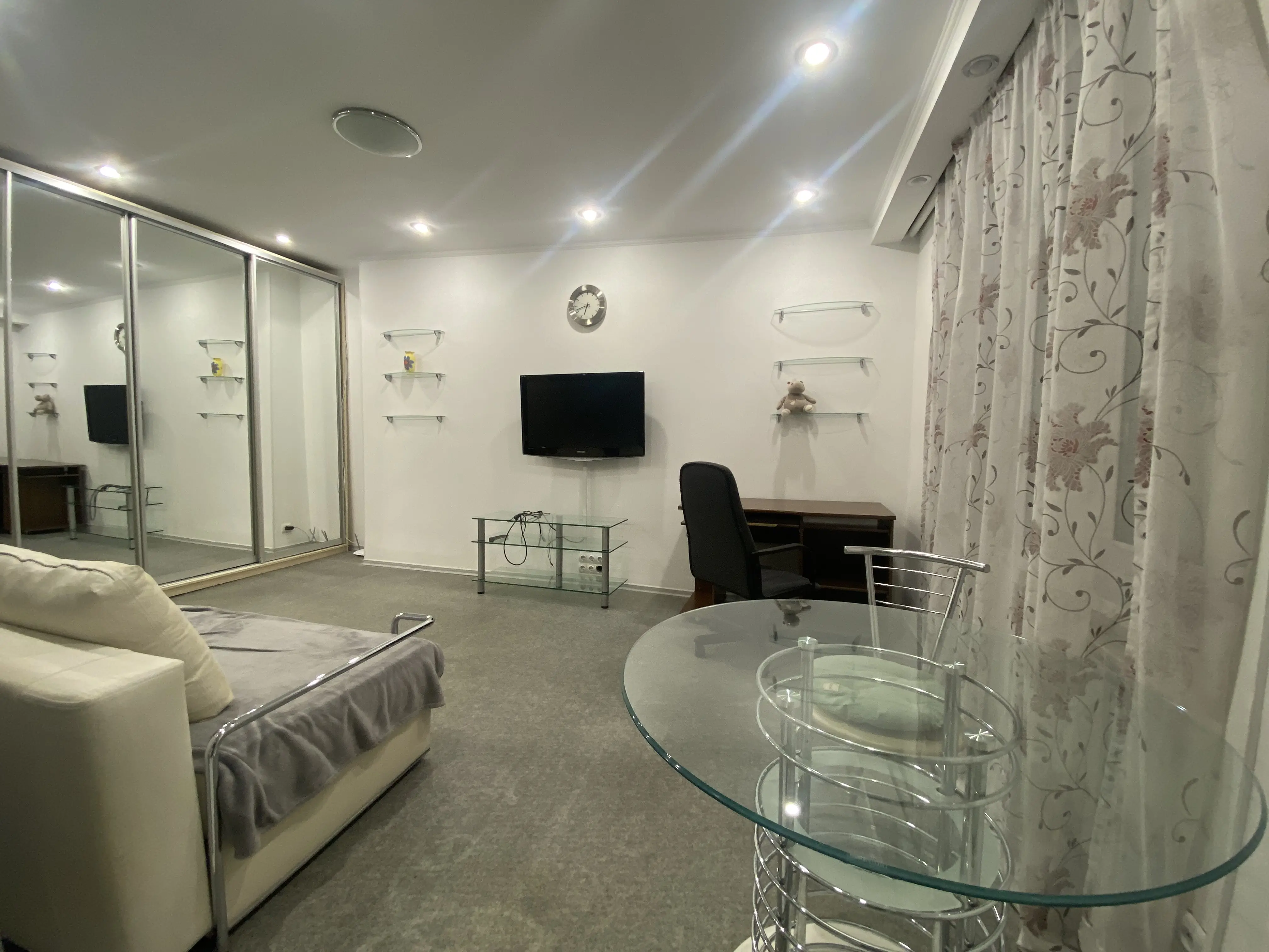 Фото Продаю 1 кімнатну квартиру, 30 кв. м, Набережно-Хрещатицька вул. 35 Київ, ціна: 59900 $, код 2416