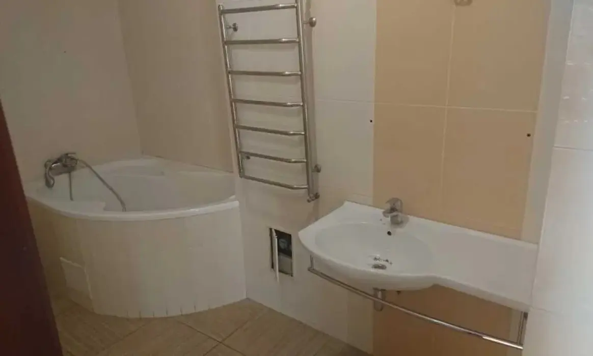 Фото Продаю 2 кімнатну квартиру, 72 кв. м, Драгоманова вул. 6а Київ, ціна: 82000 $, код 2502