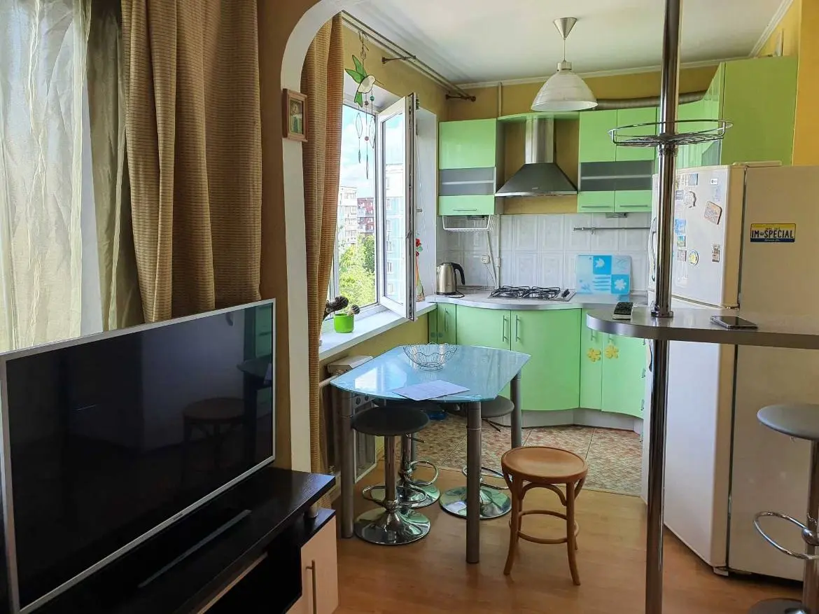 Фото Зняти 3 кімнатну квартиру, Андрія Малишка вул. 9 Київ в довгострокову оренду, ціна: 500 $, код 2526