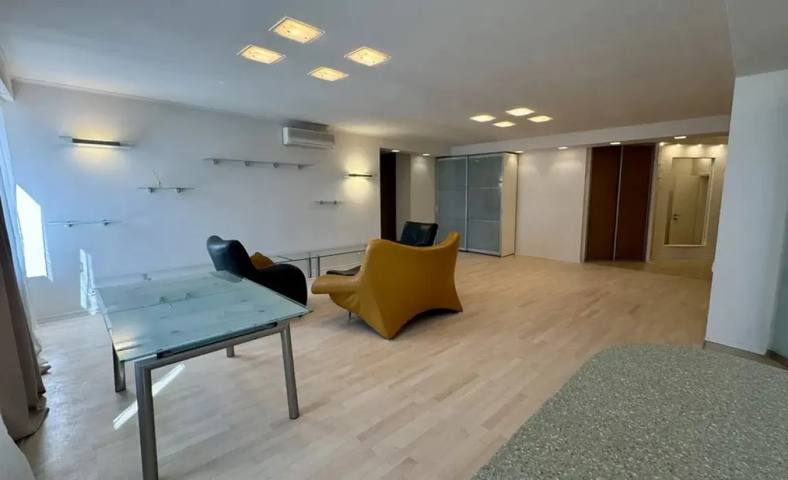 Фото Продаю 3-комнатную квартиру, 140 кв. м, Назаровская ул. (Ветрова) 7б Киев, цена: 385000 $, код 2593