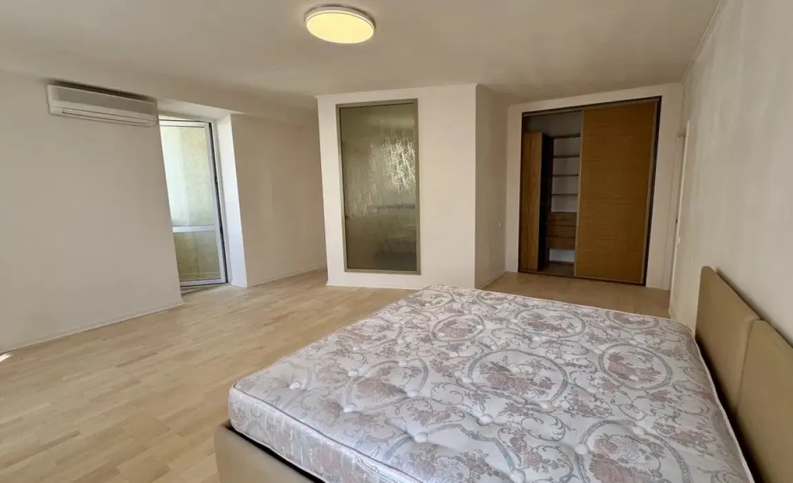 Фото Продаю 3-комнатную квартиру, 140 кв. м, Назаровская ул. (Ветрова) 7б Киев, цена: 385000 $, код 2593