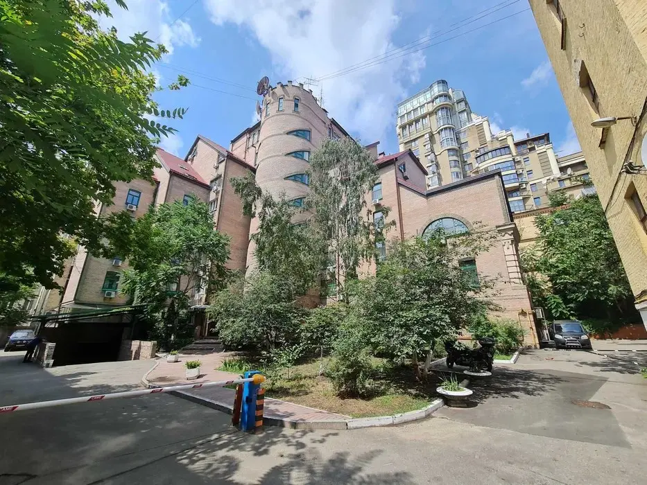 Фото Продаю 3-комнатную квартиру, 140 кв. м, Назаровская ул. (Ветрова) 7б Киев, цена: 385000 $, код 2593
