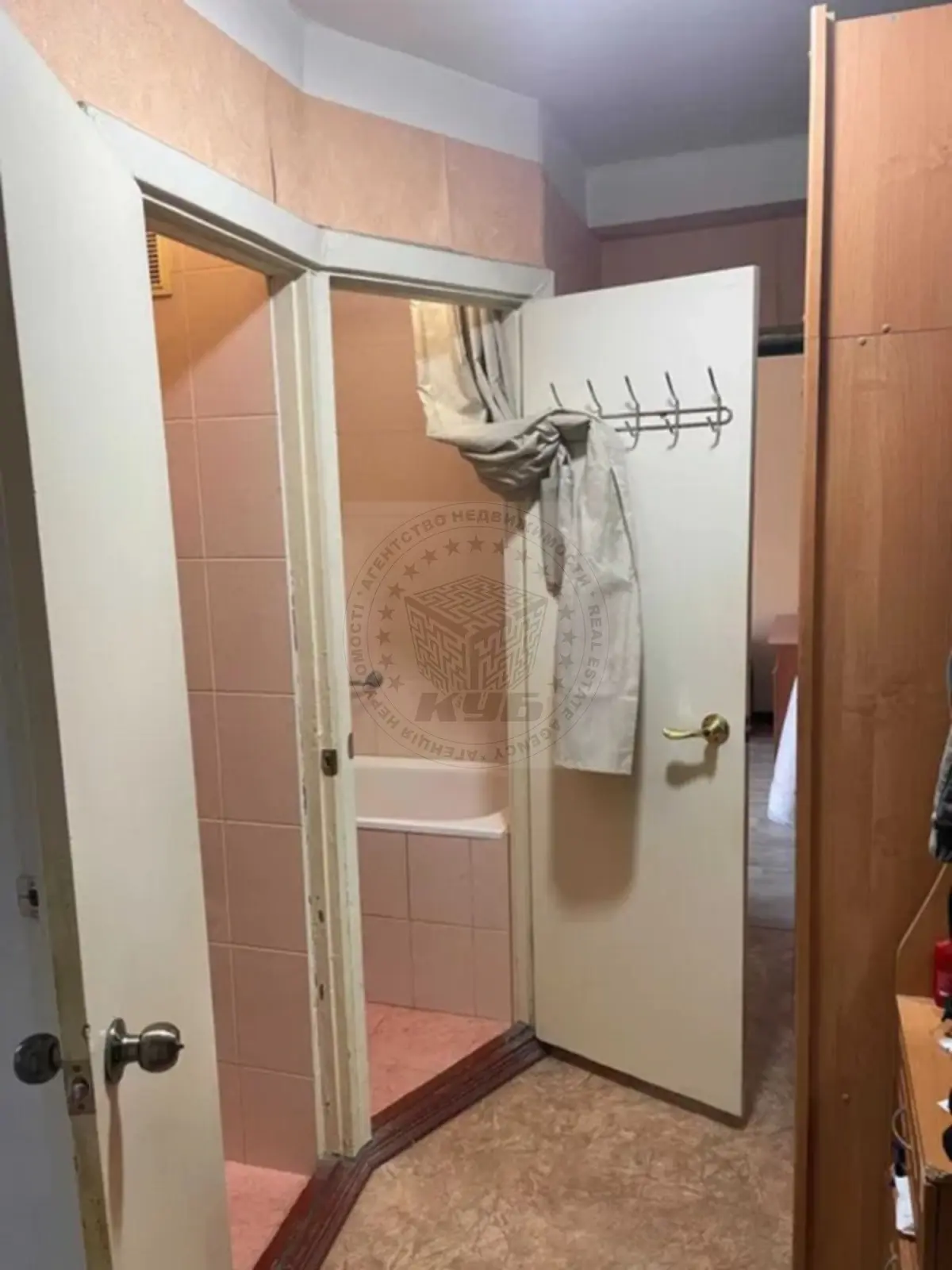 Фото Selling a 2-room apartment, 43 sq.m., Obolonskyi Avenue 7Б Kyiv, price: 70000 $, code 2615