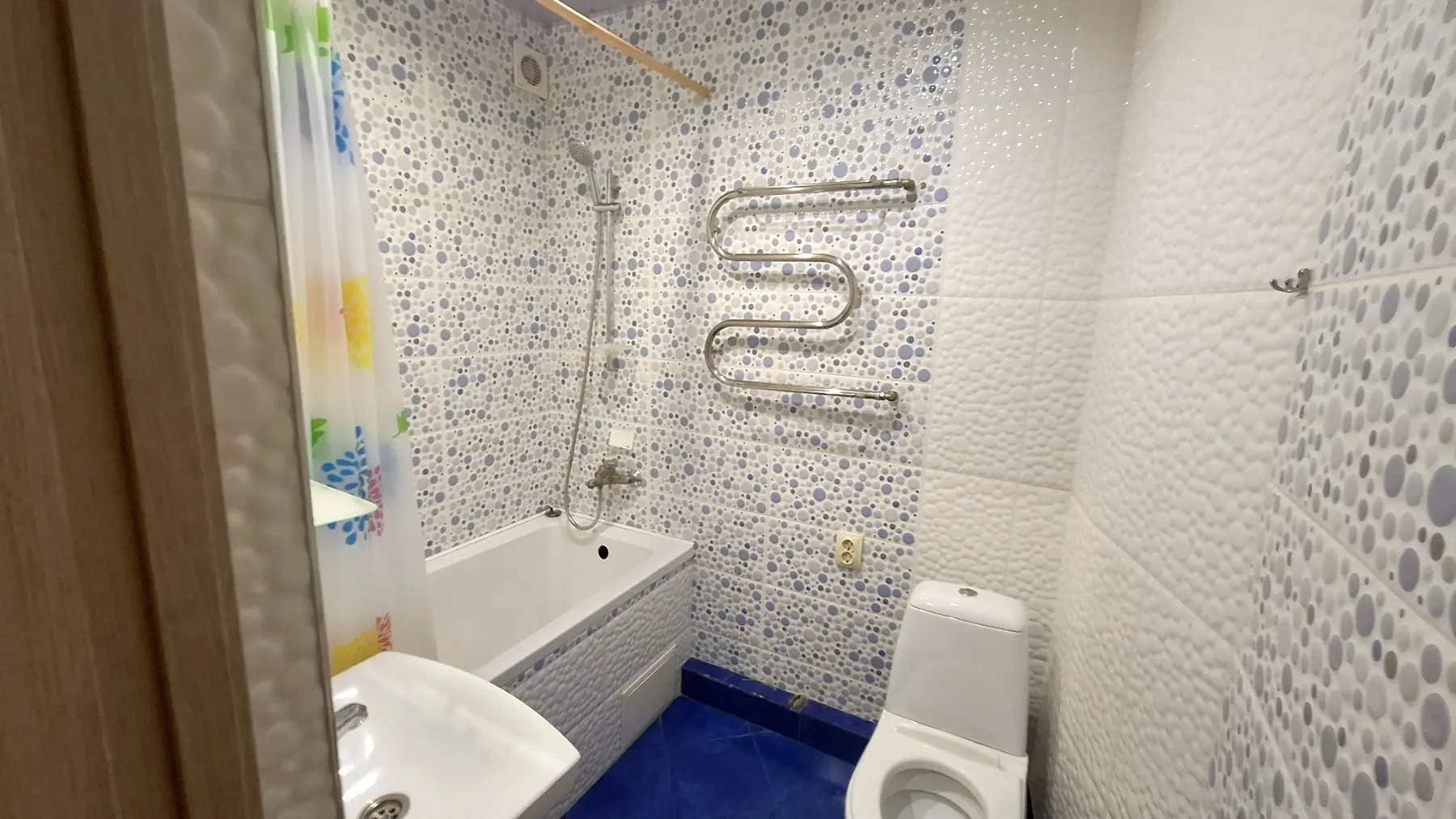 Фото Продаю 2-комнатную квартиру, 44 кв. м, Гвардейцев-Широнинцев ул. 40в Харьков, цена: 25000 $, код 2637
