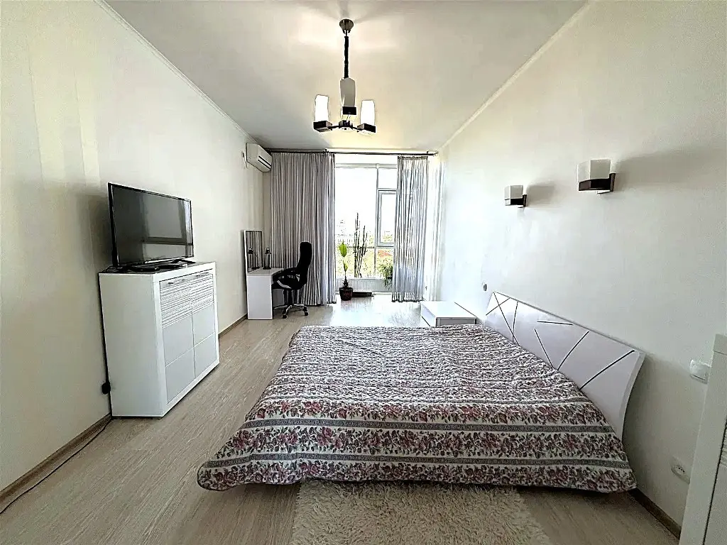 Фото Rent a 2-room apartment, Frantsuzskyi Boulevard 60б Odesa for long-term rent, price: 400 EUR, code 2652