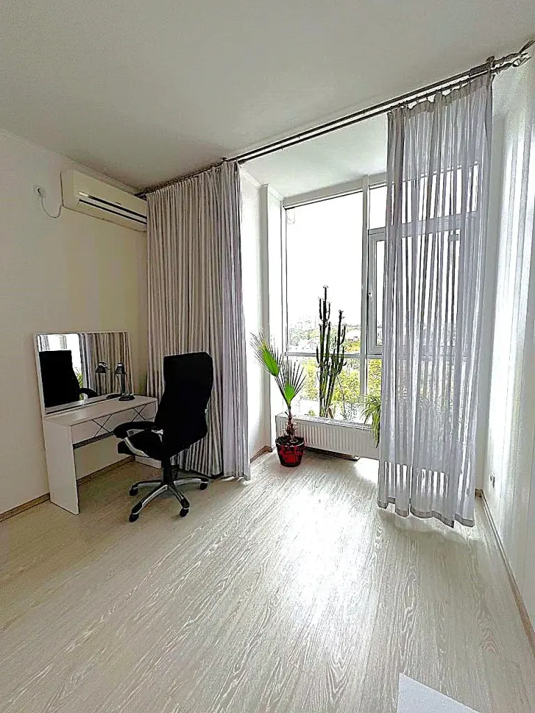 Фото Rent a 2-room apartment, Frantsuzskyi Boulevard 60б Odesa for long-term rent, price: 400 EUR, code 2652
