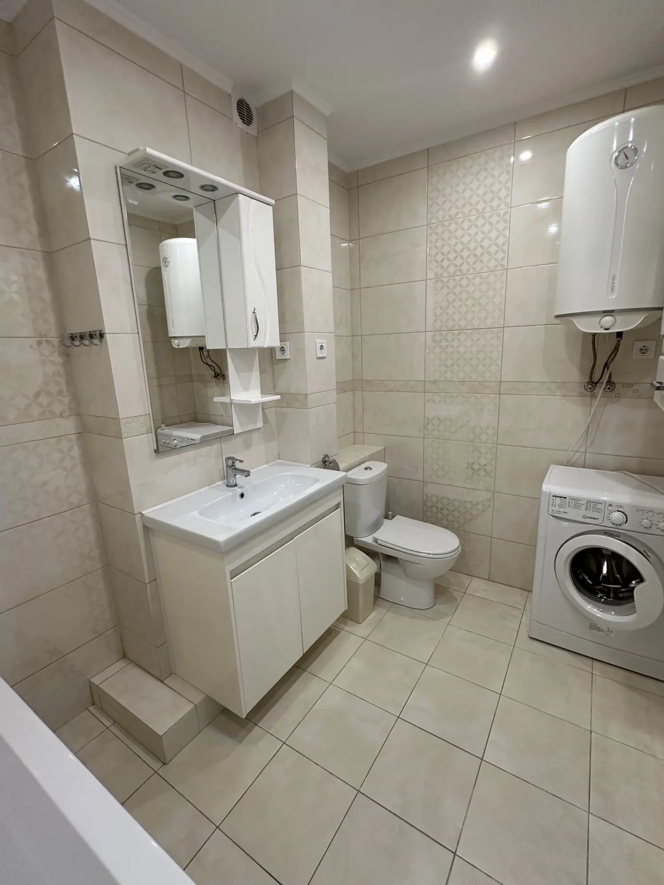 Фото Зняти 1 кімнатну квартиру, Гарматна вул.  Київ в довгострокову оренду, ціна: 20500 UAH, код 2686