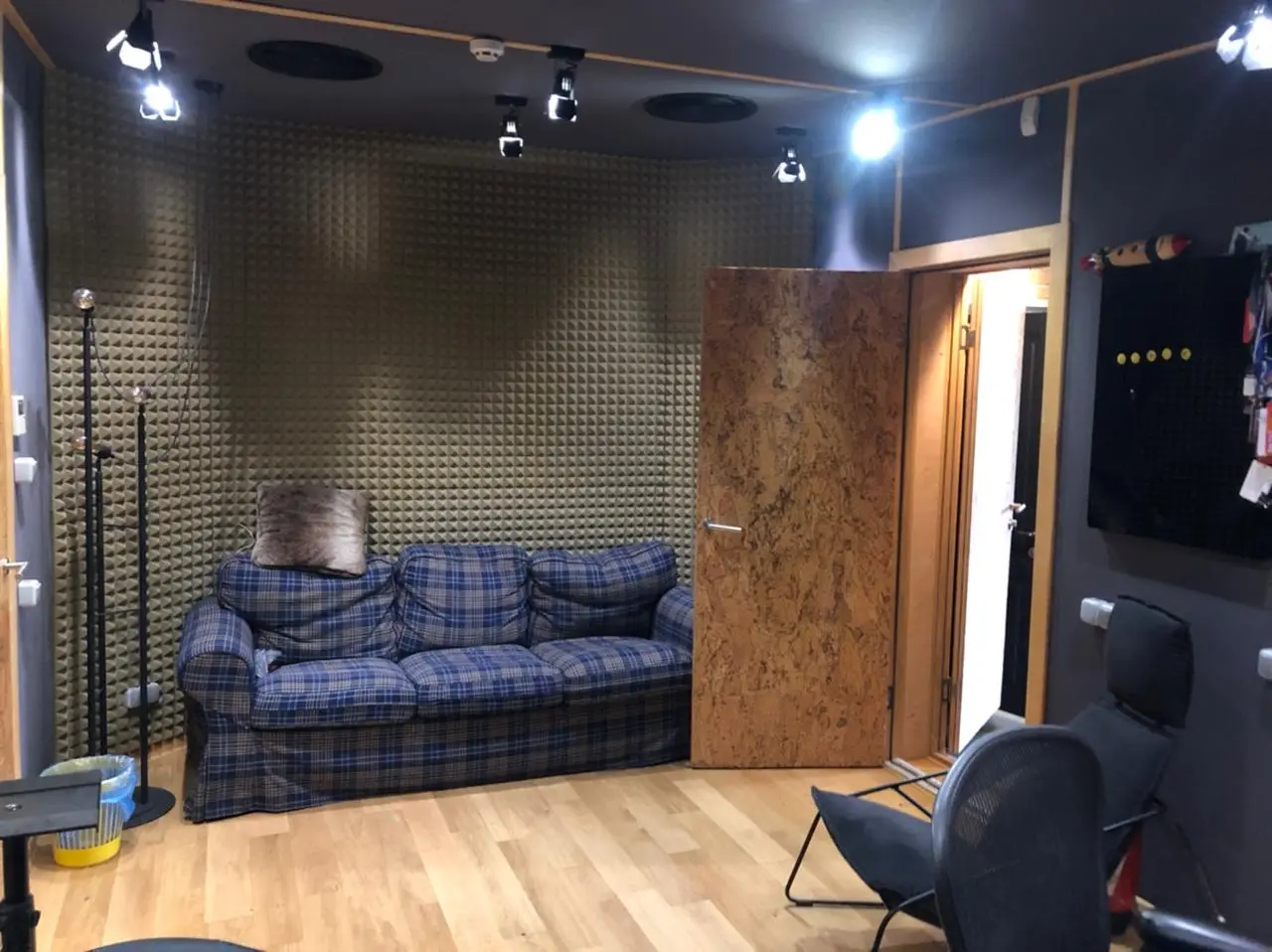 Фото Rent a retail space, Valeriia Lobanovskoho Avenue (Chervonozorianyi Avenue) 4ж Kyiv for long-term rent, price: 1470 $, code 566