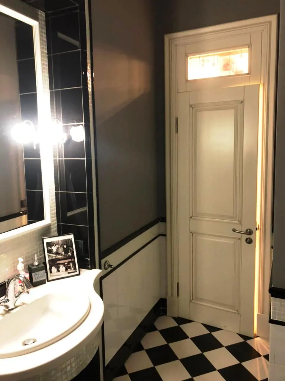Фото Rent a retail space, Valeriia Lobanovskoho Avenue (Chervonozorianyi Avenue) 4ж Kyiv for long-term rent, price: 1470 $, code 566
