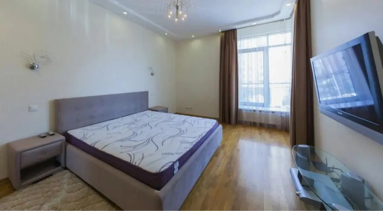Фото Продаю 3 кімнатну квартиру, 100 кв. м, Раїси Окіпної вул. 18 Київ, ціна: 450000 $, код 2743