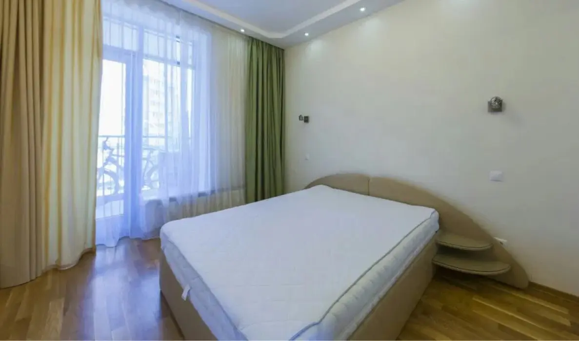 Фото Продаю 3 кімнатну квартиру, 100 кв. м, Раїси Окіпної вул. 18 Київ, ціна: 450000 $, код 2743