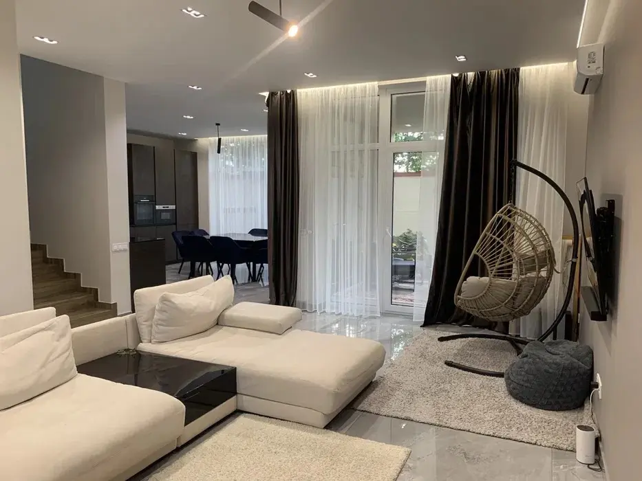 Фото Продаю будинок, 260 кв. м, Товарна вул.  Київ, ціна: 480000 $, код 2757