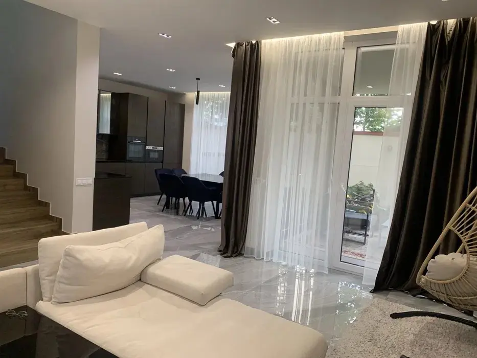 Фото Продаю будинок, 260 кв. м, Товарна вул.  Київ, ціна: 480000 $, код 2757
