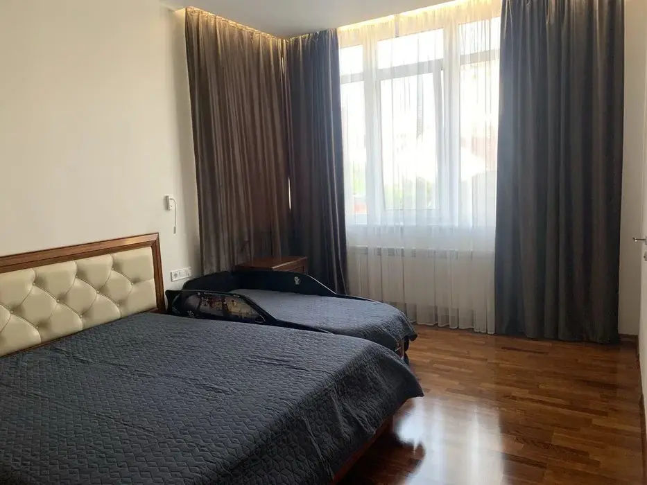 Фото Продаю будинок, 260 кв. м, Товарна вул.  Київ, ціна: 480000 $, код 2757