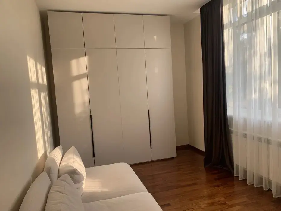 Фото Продаю будинок, 260 кв. м, Товарна вул.  Київ, ціна: 480000 $, код 2757